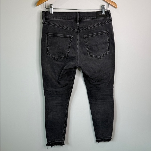 Express Skinny Mid Rise Black Raw Hem Jeans (6) - Picture 5 of 10